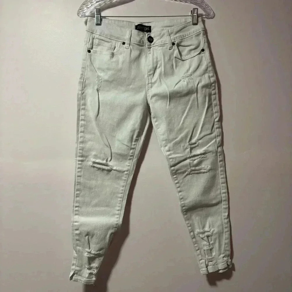 ☀️Cover Girl White Distressed Jeans Size 9/10